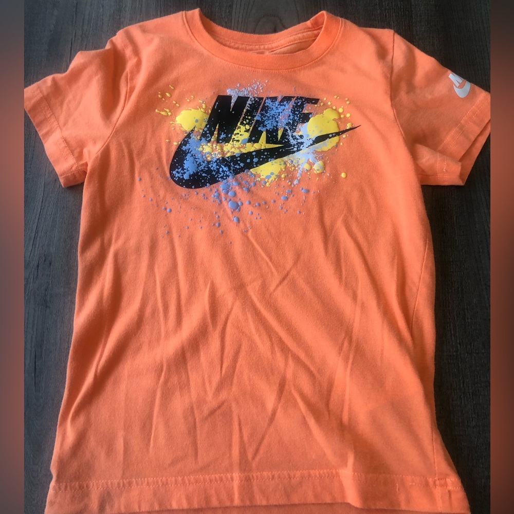 Nike brand short sleeve shirt